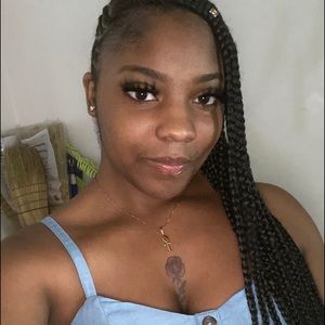 Meet your Posher, Kayla